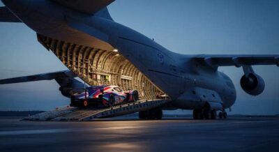 빠른 속도와 거대한 메모리 요구량을 대비시킨 시각적 비유